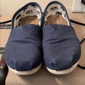 Toms navy canvas shoes